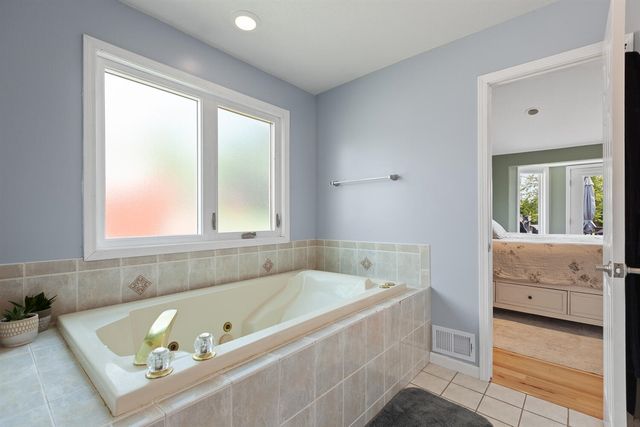 32321 Liparoto Drive, Rockwood, MI 48173