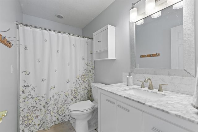 32321 Liparoto Drive, Rockwood, MI 48173