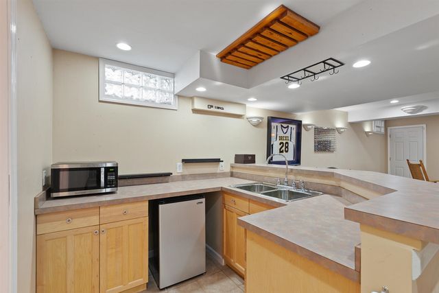 32321 Liparoto Drive, Rockwood, MI 48173