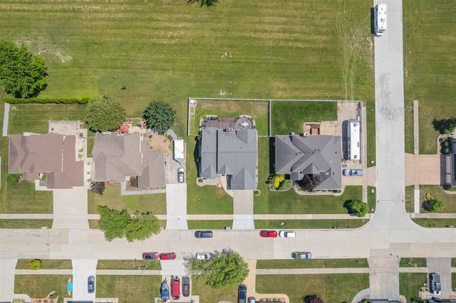 32321 Liparoto Drive, Rockwood, MI 48173