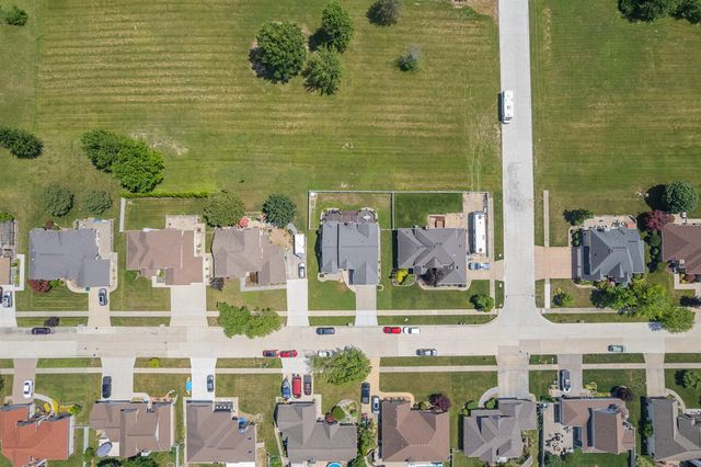 32321 Liparoto Drive, Rockwood, MI 48173