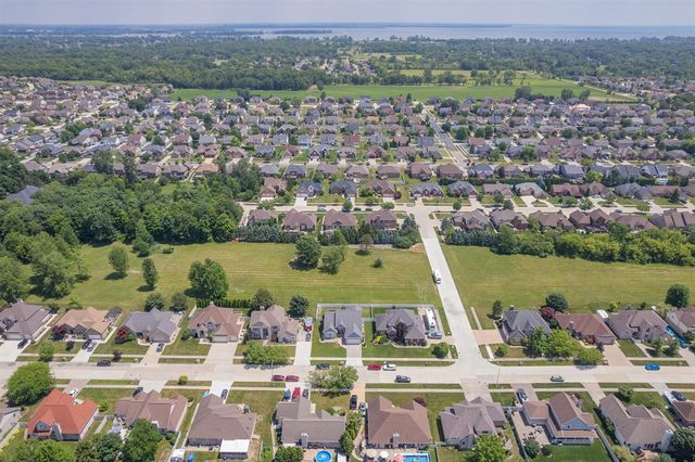 32321 Liparoto Drive, Rockwood, MI 48173