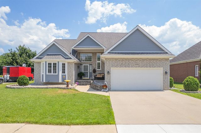 32321 Liparoto Drive, Rockwood, MI 48173