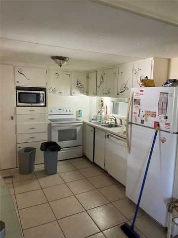 1670 SW 84th Avenue, Davie, FL 33324