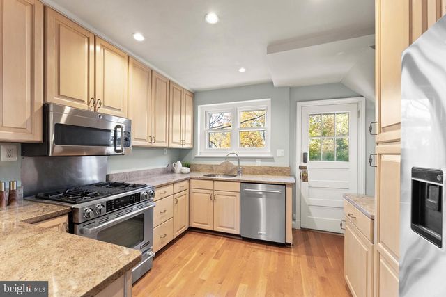 850 N KENSINGTON ST, Arlington, VA 22205