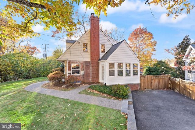 850 N KENSINGTON ST, Arlington, VA 22205