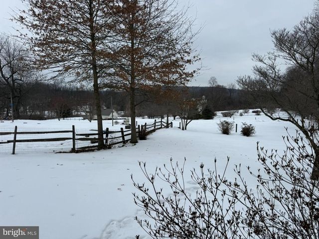 280 MAPLEFLOWER RD, Glenmoore, PA 19343