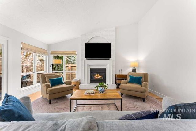 8051 W Burntree, Boise, ID 83704