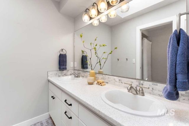 8051 W Burntree, Boise, ID 83704