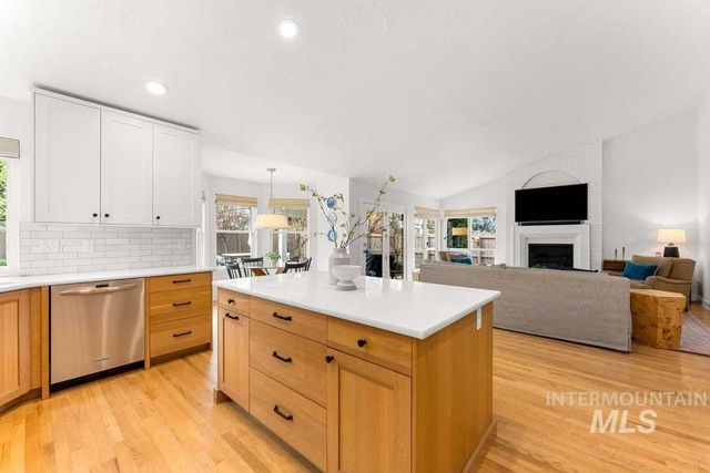 8051 W Burntree, Boise, ID 83704