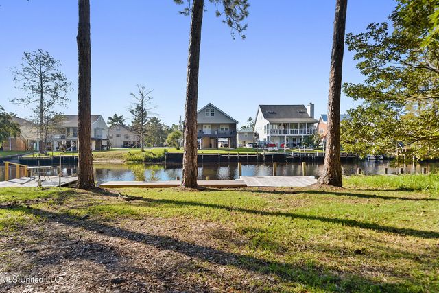 6071 Comanche Street, Kiln, MS 39556