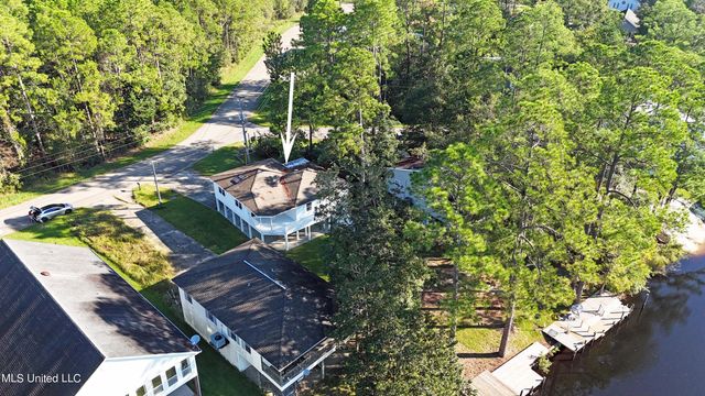 6071 Comanche Street, Kiln, MS 39556