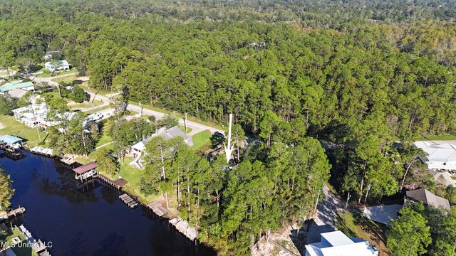 6071 Comanche Street, Kiln, MS 39556