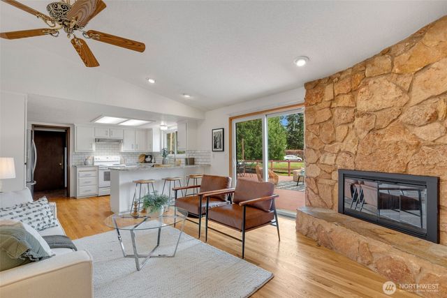 20229 24th Avenue W, Lynnwood, WA 98036