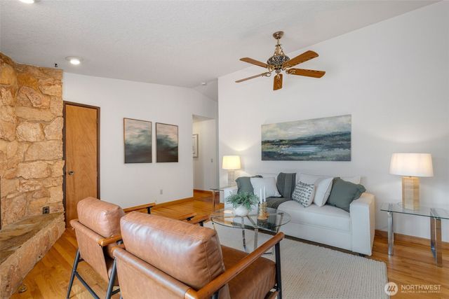 20229 24th Avenue W, Lynnwood, WA 98036