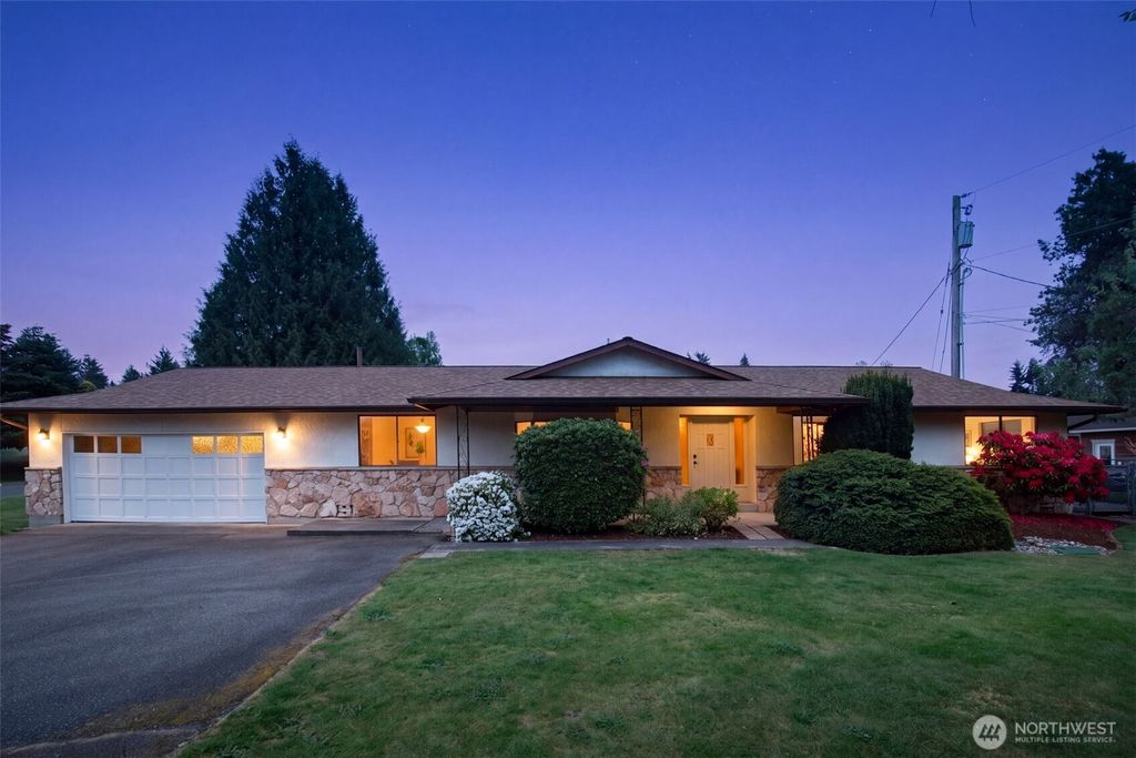 20229 24th Avenue W, Lynnwood, WA 98036