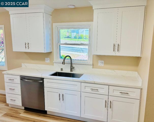 1011 Harbor View Dr, Martinez, CA 94553