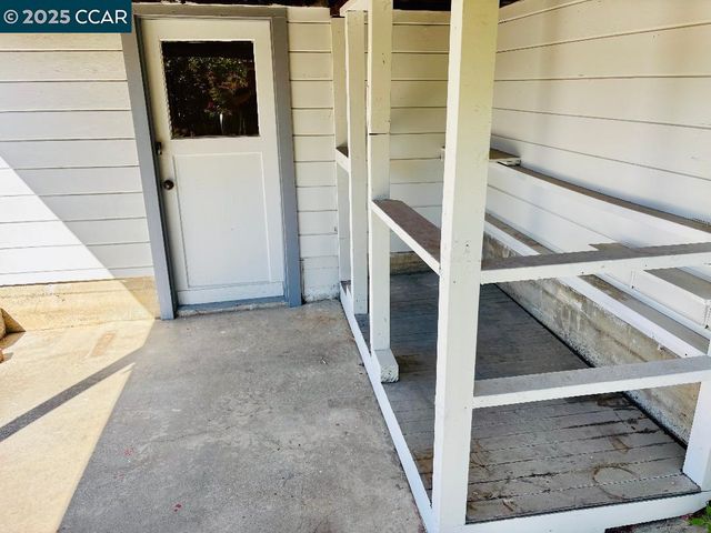 1011 Harbor View Dr, Martinez, CA 94553