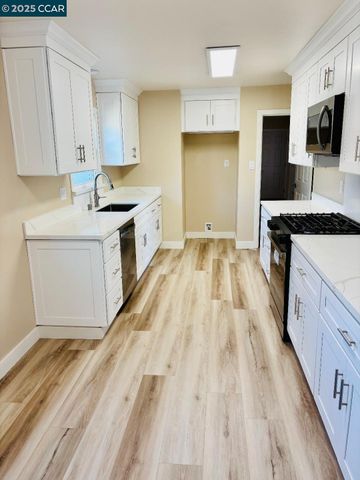 1011 Harbor View Dr, Martinez, CA 94553