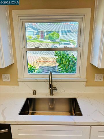 1011 Harbor View Dr, Martinez, CA 94553