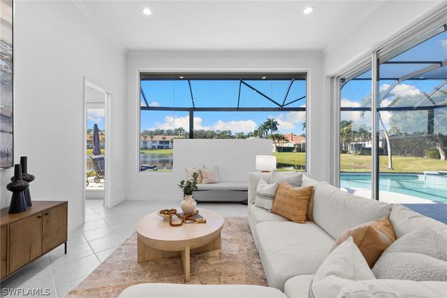 1624 Manchester CT, Naples, FL 34109