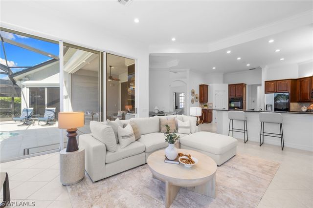 1624 Manchester CT, Naples, FL 34109