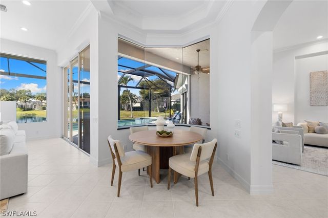 1624 Manchester CT, Naples, FL 34109