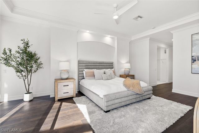 1624 Manchester CT, Naples, FL 34109