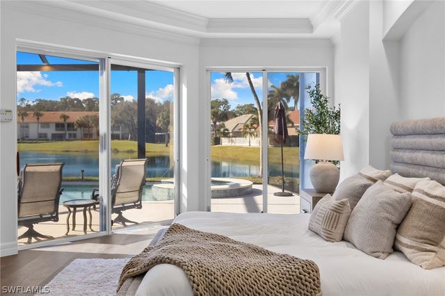 1624 Manchester CT, Naples, FL 34109