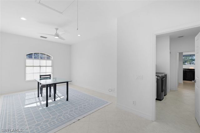 1624 Manchester CT, Naples, FL 34109