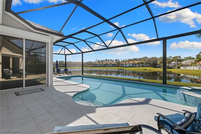 1624 Manchester CT, Naples, FL 34109