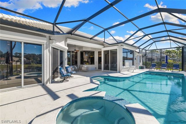 1624 Manchester CT, Naples, FL 34109