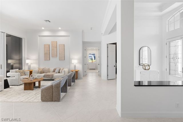 1624 Manchester CT, Naples, FL 34109