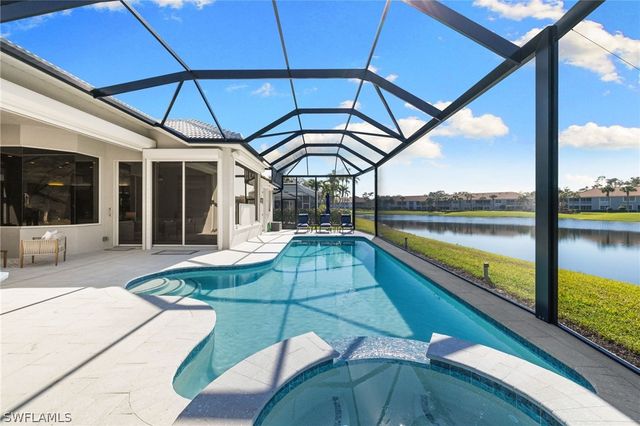 1624 Manchester CT, Naples, FL 34109