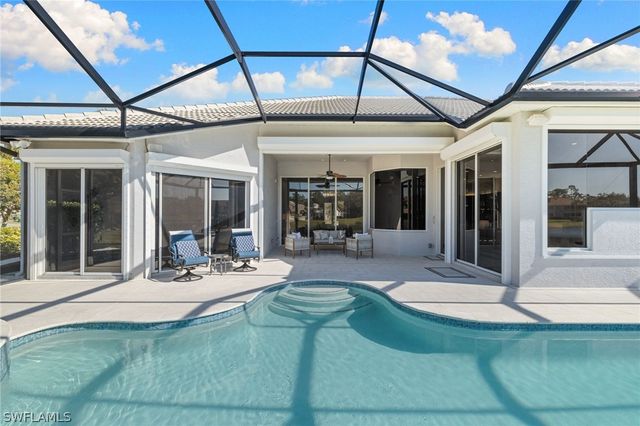 1624 Manchester CT, Naples, FL 34109