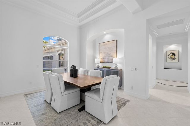 1624 Manchester CT, Naples, FL 34109