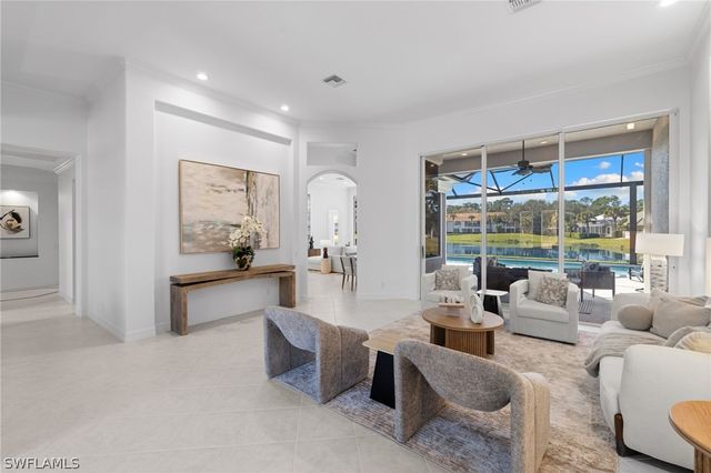 1624 Manchester CT, Naples, FL 34109