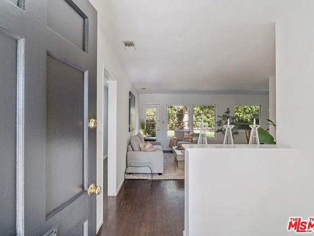 3031 S Bentley Avenue, Los Angeles, CA 90034