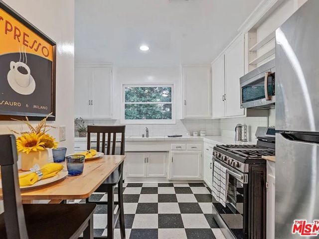 3031 S Bentley Avenue, Los Angeles, CA 90034