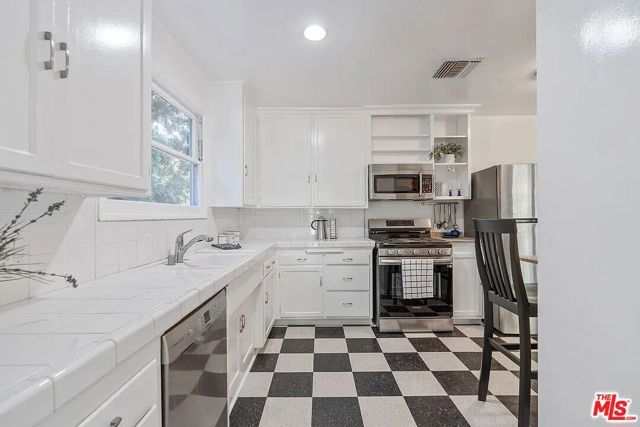 3031 S Bentley Avenue, Los Angeles, CA 90034