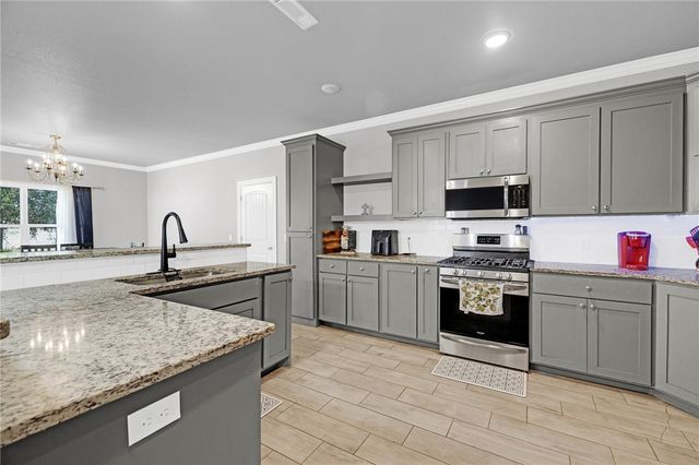 952 Glass Street, Cave Springs, AR 72718