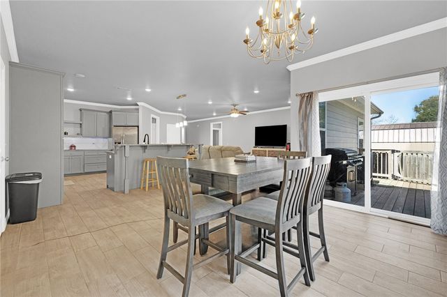 952 Glass Street, Cave Springs, AR 72718