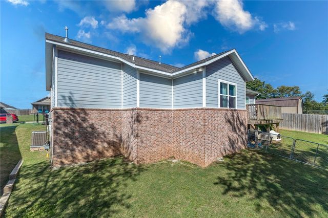 952 Glass Street, Cave Springs, AR 72718