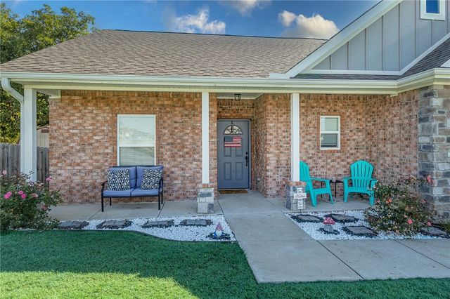 952 Glass Street, Cave Springs, AR 72718