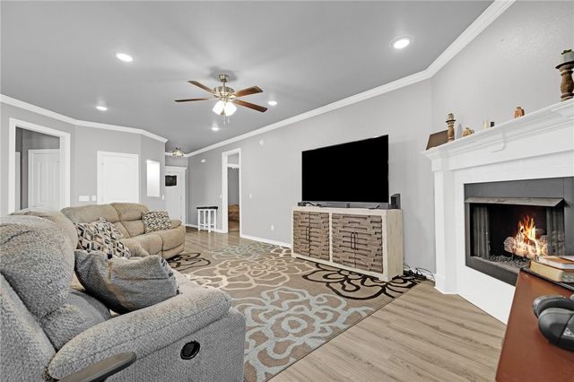 952 Glass Street, Cave Springs, AR 72718