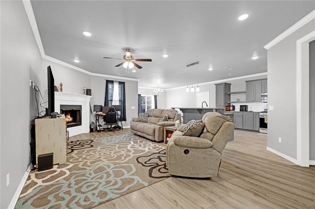 952 Glass Street, Cave Springs, AR 72718