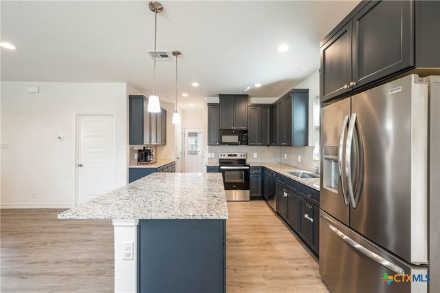 1130 Twin Deer Lane, Canyon Lake, TX 78133