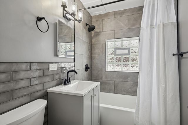 1910 S 16th Avenue 3, Broadview, IL 60155