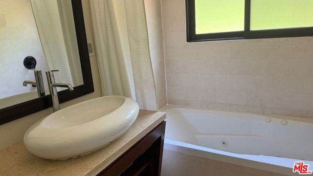 118 N La Peer Drive, Los Angeles, CA 90048