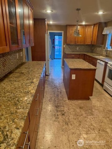 635 Holly Court, Shelton, WA 98584